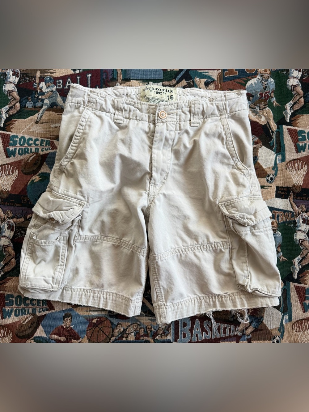 Vintage Y2K Men’s Abercrombie & Fitch Khaki Thick Cargo Shorts